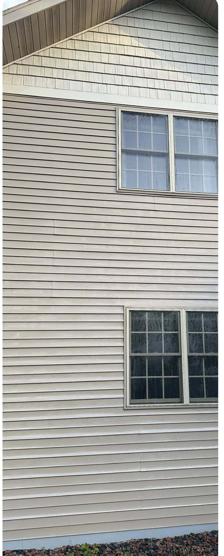 Vinyl Siding & Gable after pressure washing